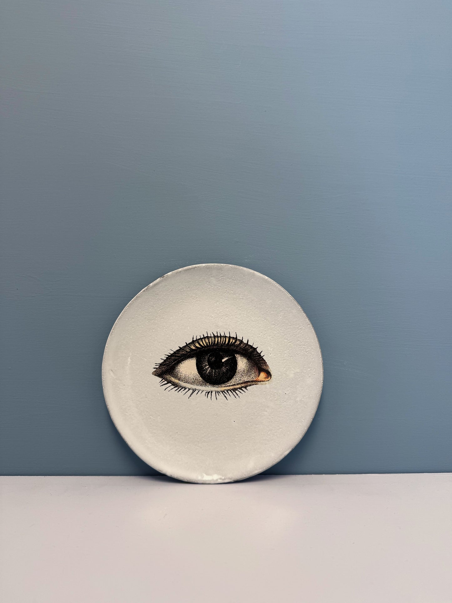 Right Eye Saucer