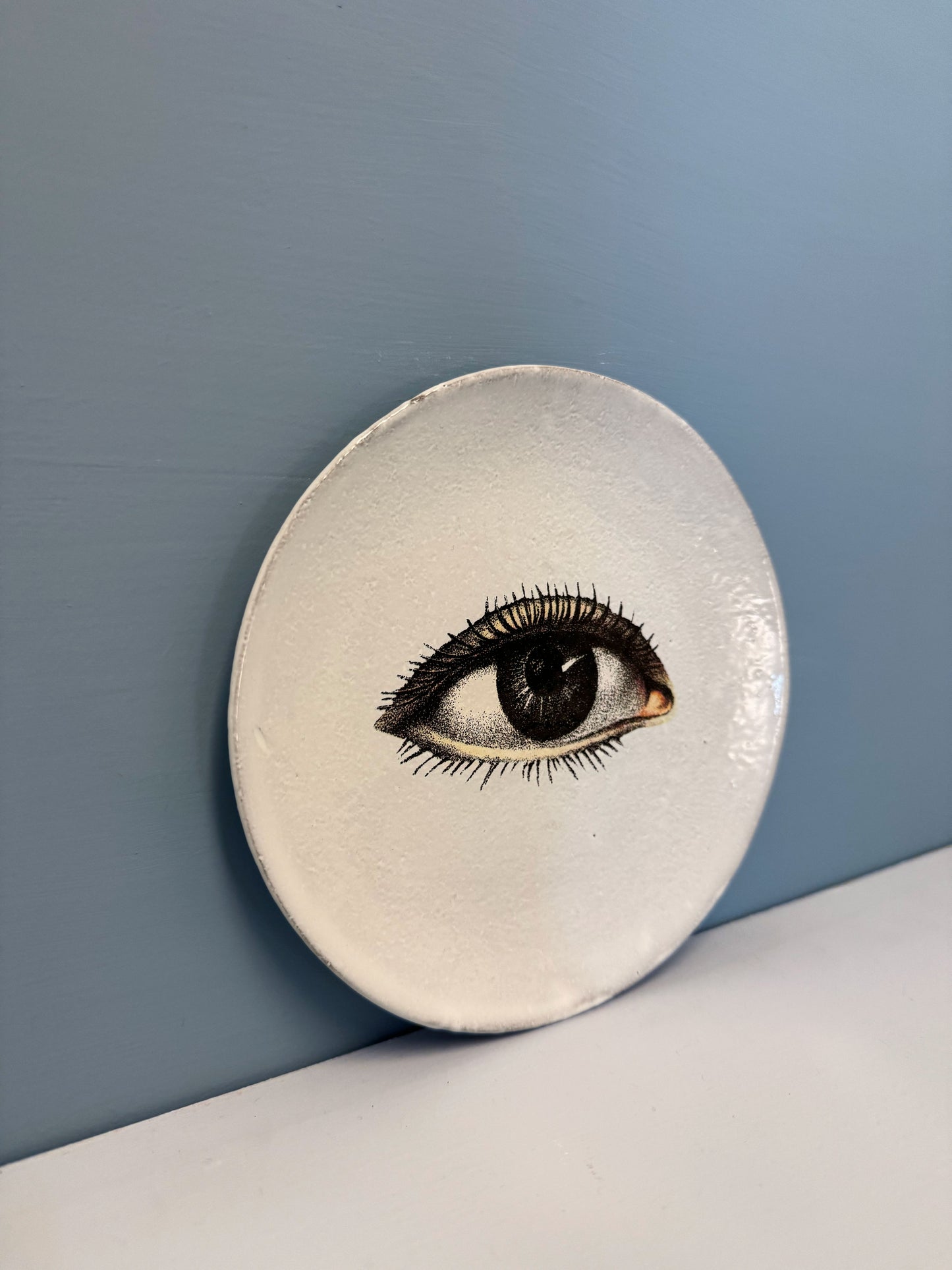 Right Eye Saucer