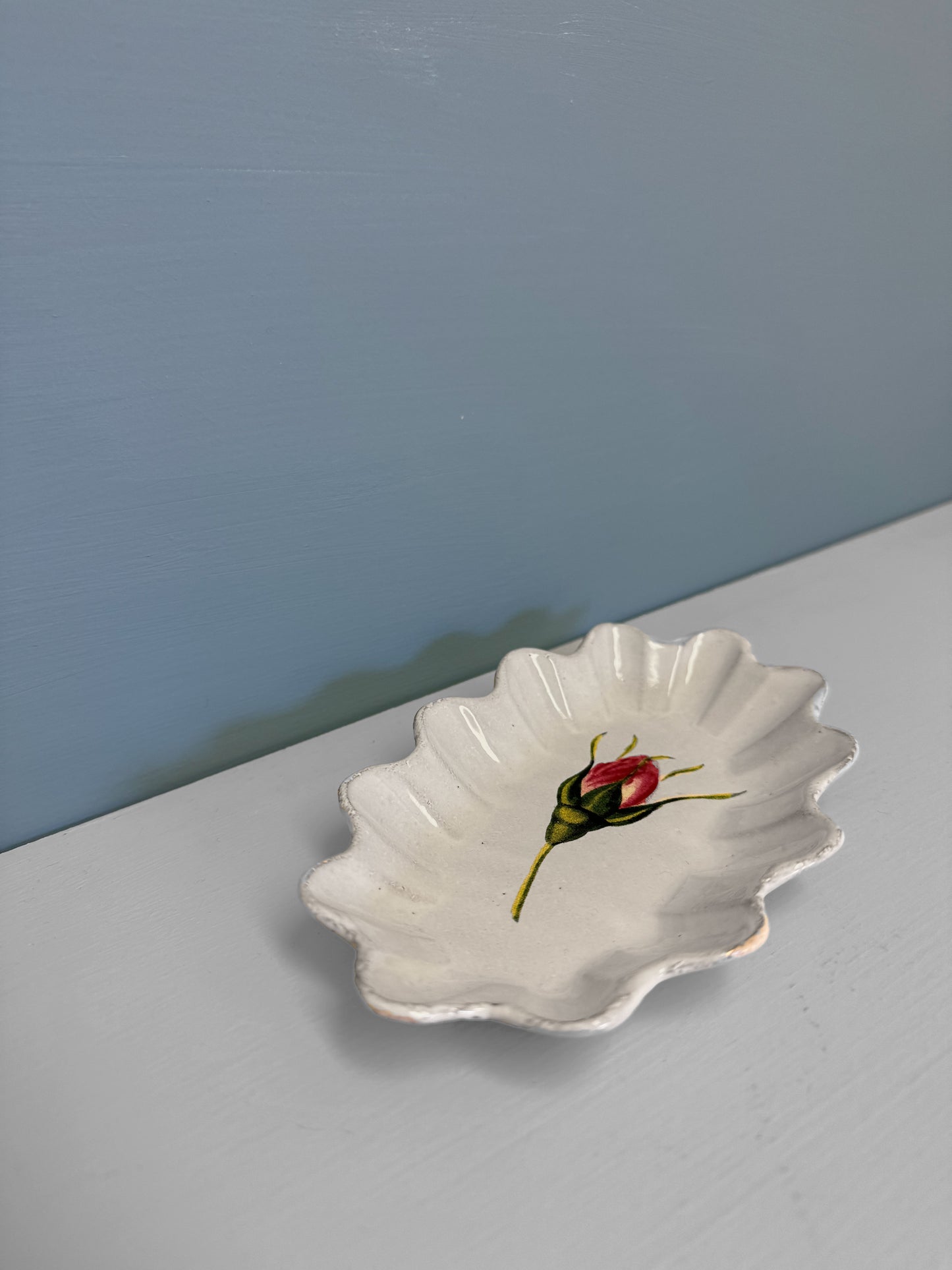 Rosebud Dish