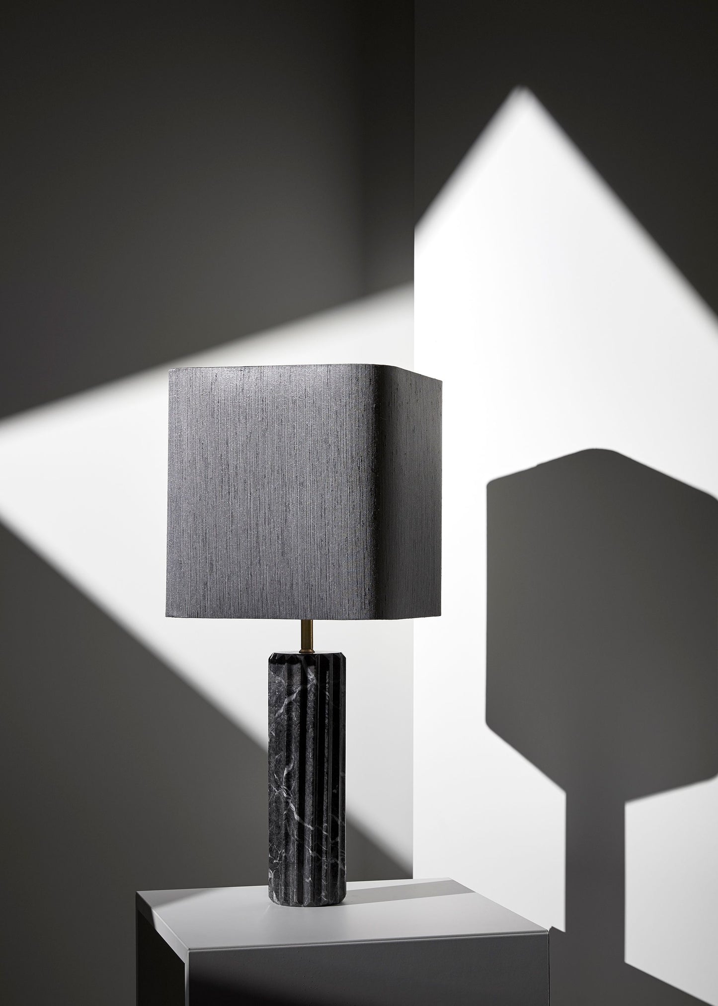 Proud Tablelamp Grey Marble